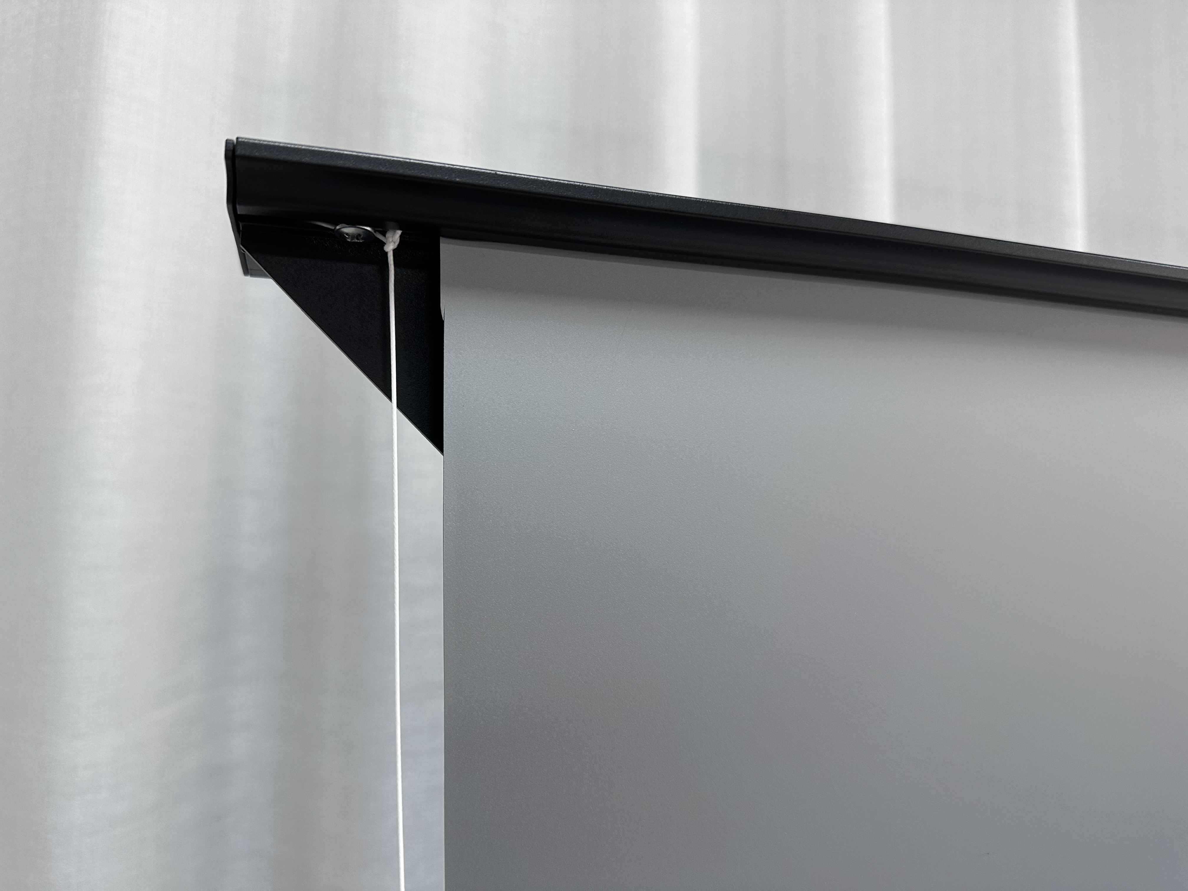 84-Inch 4K 16:9 Silver Motoriz - Home Cinema Projector Screen avis et prix