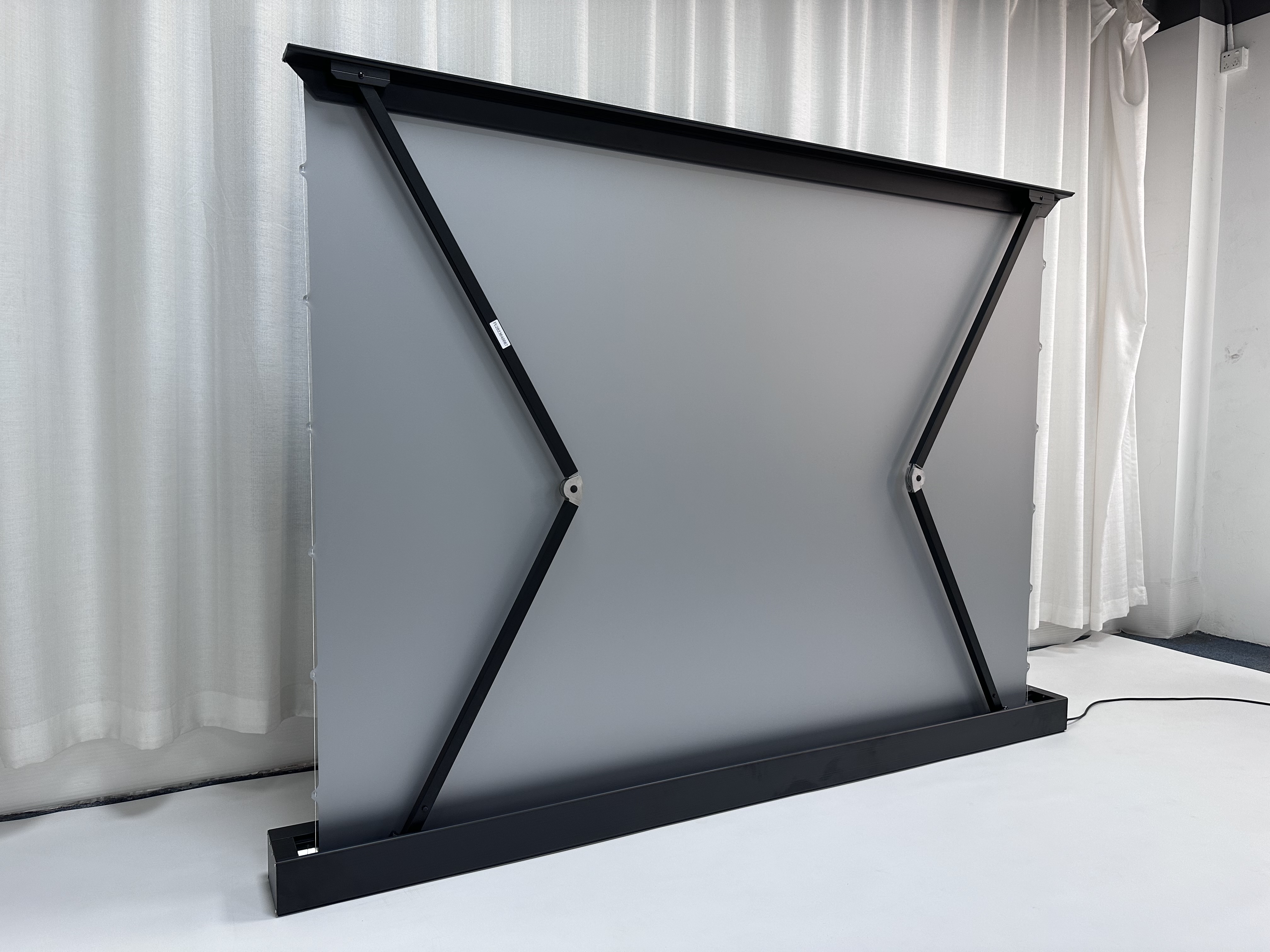 84-Inch 4K 16:9 Silver Motoriz - Home Cinema Projector Screen avis et prix